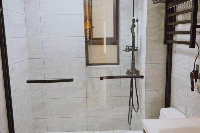 Modern & Spacious  1 br on High floor in Jing'an .5 mins to L 7/13 ChangShou rd st.