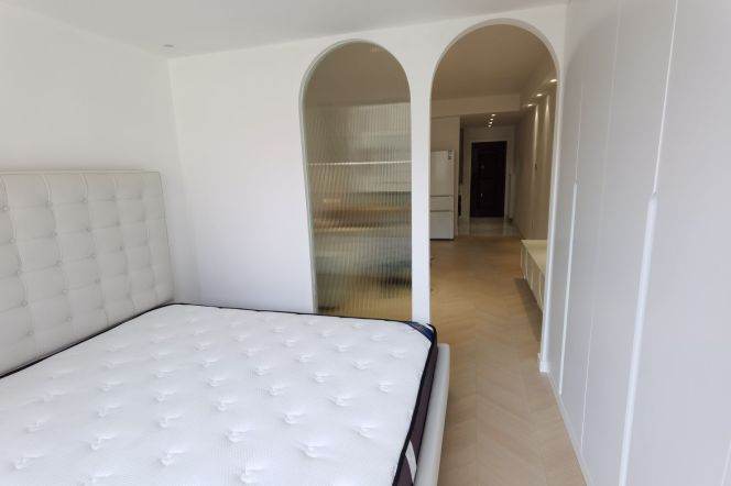 Lovely one bedroom Apt+central AC+oven near L2/11Jiangsu Rd