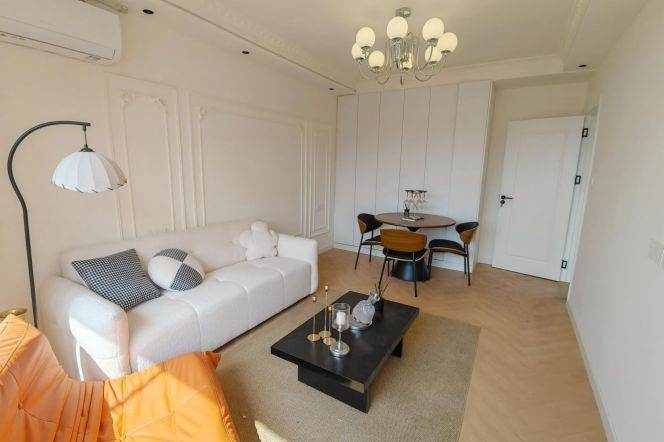 Modern & Spacious 1 br in Xuhui.  easy to L3/12 LongCao rd st.+ L1/12 CaoBao Rd St