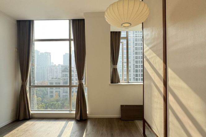 Unfurnished Penthouse with large private terrace @Xintiandi 3br/3bt 215sqm