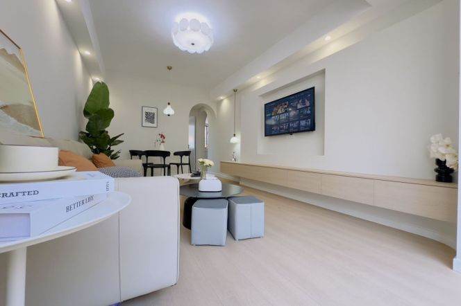 Newly Renovated Spacious 1Br/2Lr/1Bt Close to L2/3/4 Zhongshan Park Station 