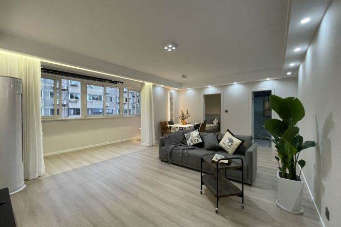 Elevator Spacious 1Br/2Lr/1Bt Close to L7/13 Changshou Rd Station 