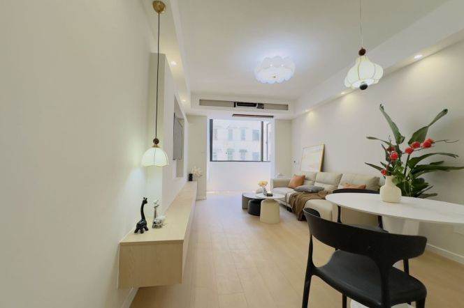 Newly Renovated Spacious 1Br/2Lr/1Bt Close to L2/3/4 Zhongshan Park Station 