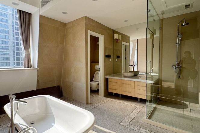 Unfurnished Penthouse with large private terrace @Xintiandi 3br/3bt 215sqm