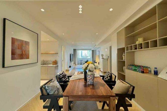 Spacious bright 3br/2bt@Jing'an center  with nice open balcony available soon