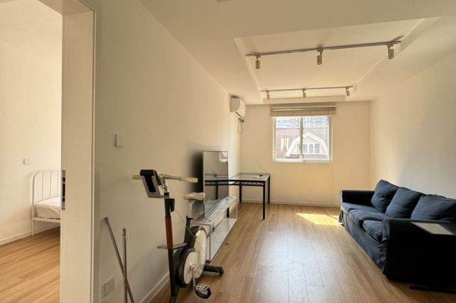 Spacious 1Br +All south + Dressing room  | Next to L2/7 Jing'an Temple 7.8K