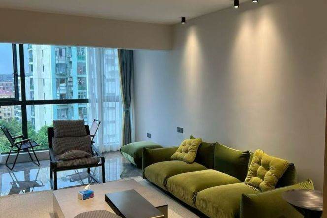 Renovated 4br apt,CA,floor heating,close to Mixc, Longbaixincun Station,L10