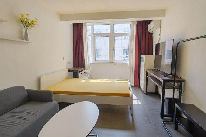 Cozy & Stylish 1 br in XuJiahui Center. easy to L 1/9/11 + L7/9 ZhaoJiaBang Rd st.