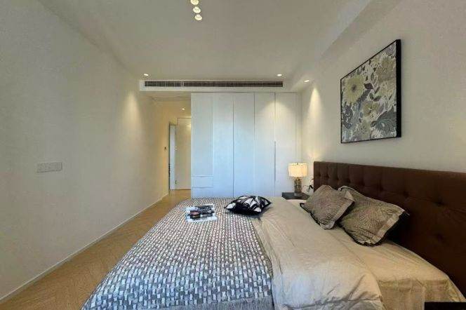 modern big 3brs floor heating open balcony in Jing an temple line 2,7,14 only 27K