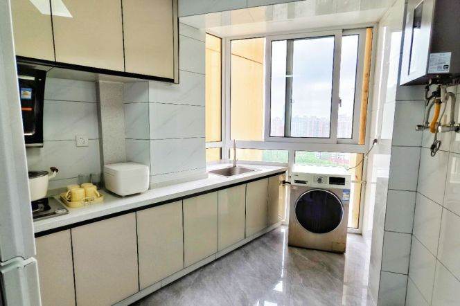 High-Floor 2BR at Huaihai Garden | Prime Changning Location | Move-in Ready