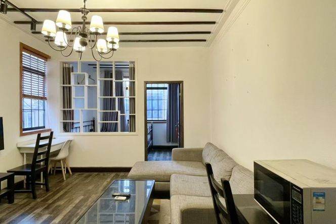 High ceiling old house 1BR nr Shanxi(s)Rd 5.8k