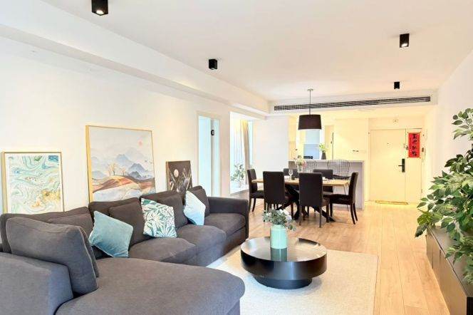 3 Brs, 2 Baths with Floor Heating/Central ac/Gym/Swimming pool, 140 sqm @ Xujiahui station L1,9&11