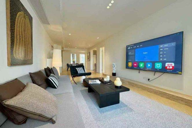 Spacious bright 3br/2bt@Jing'an center  with nice open balcony available soon