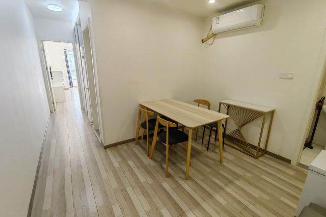 Good size bedroom 1 br on High floor in XuJiahui, 4 mins walking to L4 SH Stadium St.