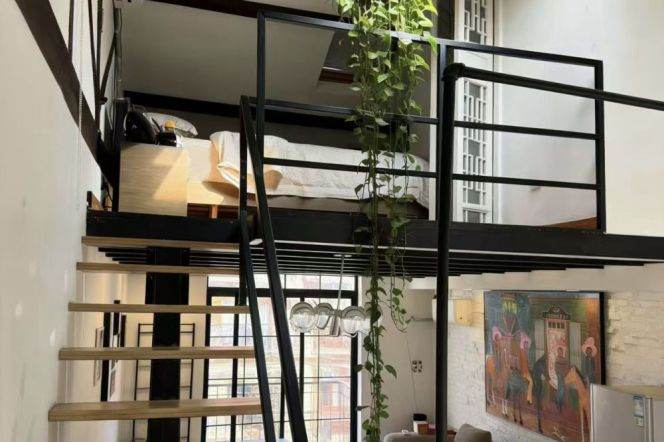 Cozy 2brs with balcony near Jiashan Road