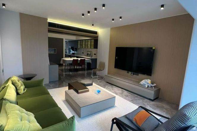 Renovated 4br apt,CA,floor heating,close to Mixc, Longbaixincun Station,L10