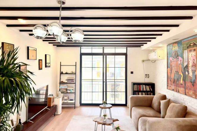 Cozy 2brs with balcony near Jiashan Road