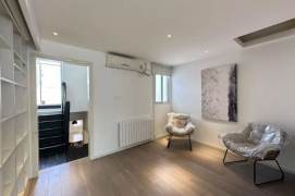 Huge 1br with terrace near Jing'an Temple/South Shaanxi Road