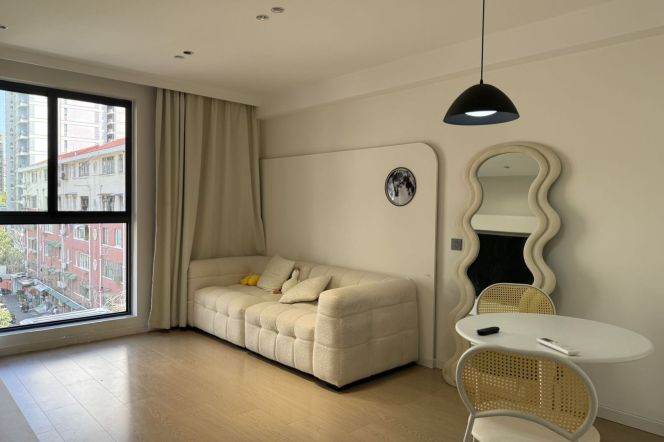 Nice price Cozy 1bedroom Stairs /  Spacious / Bright / Modern/ Quiet 