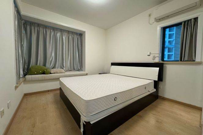 Nice compound 2Brs/2Lrs/2Bts apt nr Xujiahui,M1/9/11