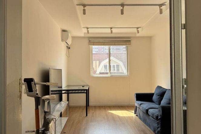 Spacious 1Br +All south + Dressing room  | Next to L2/7 Jing'an Temple 7.8K