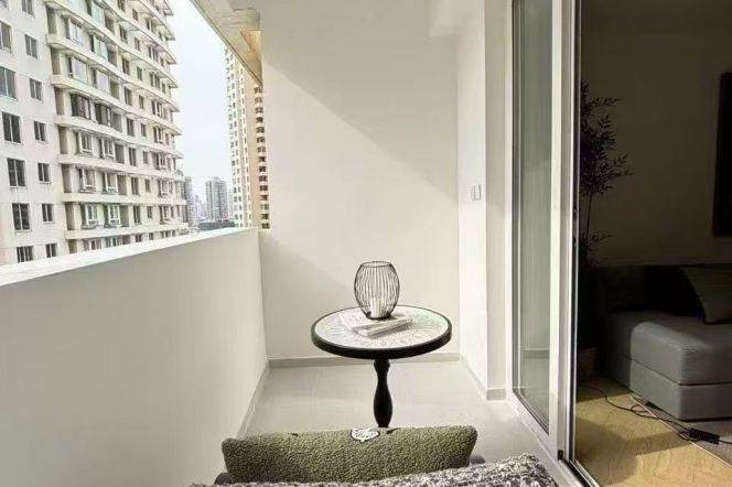 modern big 3brs floor heating open balcony in Jing an temple line 2,7,14 only 27K