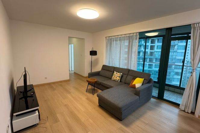 Nice compound 2Brs/2Lrs/2Bts apt nr Xujiahui,M1/9/11