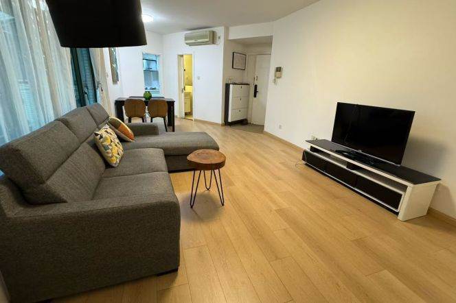 Nice compound 2Brs/2Lrs/2Bts apt nr Xujiahui,M1/9/11