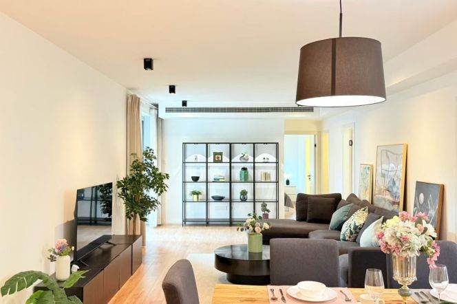 3 Brs, 2 Baths with Floor Heating/Central ac/Gym/Swimming pool, 140 sqm @ Xujiahui station L1,9&11