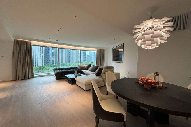 modern 4brs wooden floor modern furniture green view in Shimao 38K