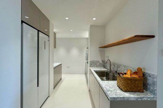 modern big 3brs floor heating open balcony in Jing an temple line 2,7,14 only 27K