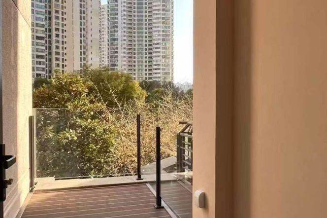 Beautiful 2brs with terrace near Jiangning Road