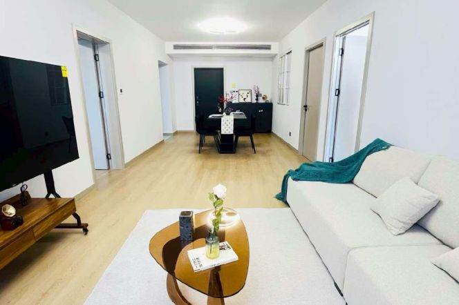 3 Brs, 2 Baths with Floor Heating/Central ac/Dish washer, 140 sqm @ Jiangsu rd station L2&11