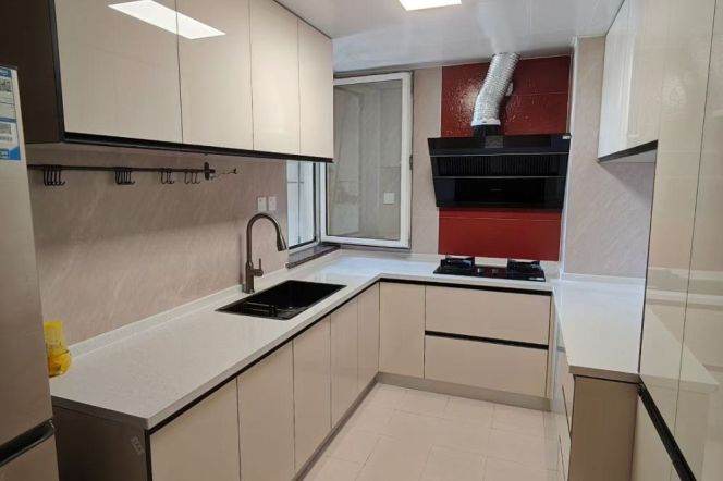 Brand new decoration 3brs with floor heating nearby Yu yuan road 