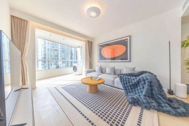 Modern 3brs with floor heating nearby  famous west nan jing road