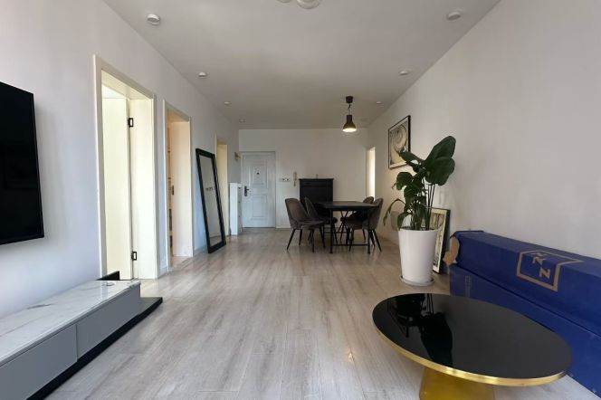 Comfy High Rise 2BR@ W. Jianguo Rd. Near line 9/12 