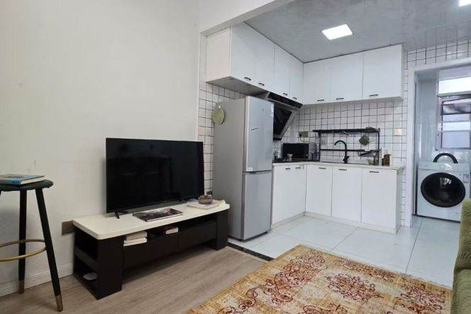 jiangsu rd station one bedroom