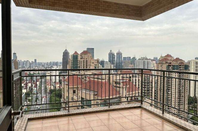 modern huge duplex 5 bedrooms terrace balcony river view beside Huang pu river and IFC