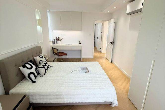  Renovated 2br high-rise at Changning  L3/4/10