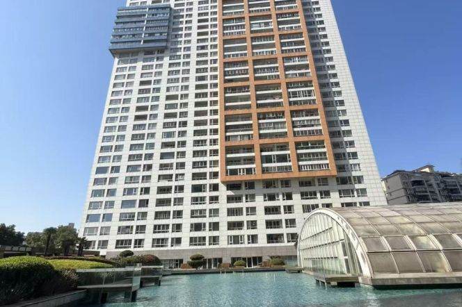 Brand new decoration 3brs with floor heating nearby Yu yuan road 