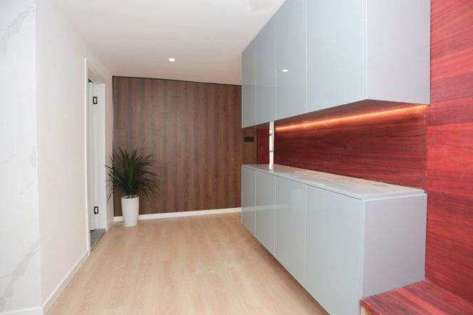 3 Brs, 2 Baths with Floor Heating/Central ac/Oven, 160 sqm @ Jingan temple L2&7