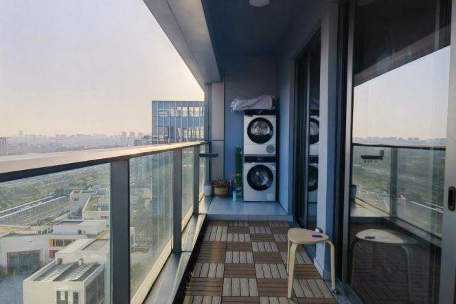 Big open balcony 2 br in next Wellington shanghai+NYU, easy to L 6/8/11