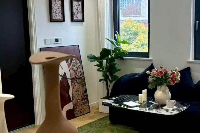 12.8K 2Br 2Bathr with Floor heating and open balcony close to Jiaotong university line10/11