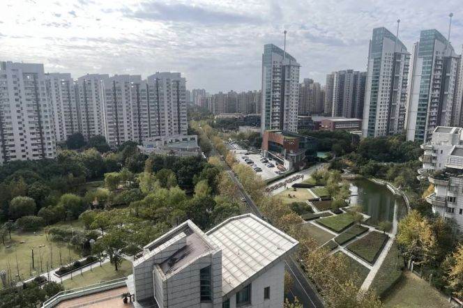 modern big 2brs floor heating modern furniture nice view near Century park 21K