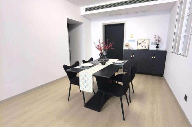 3 Brs, 2 Baths with Floor Heating/Central ac/Dish washer, 140 sqm @ Jiangsu rd station L2&11