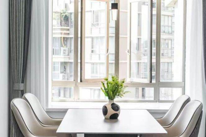 3 Brs, 2 Baths with Open Balcony/Floor Heating/Central ac, 180 sqm @ Changshou metro L7&13