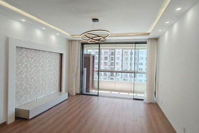 Brand new decoration 3brs with floor heating nearby Yu yuan road 