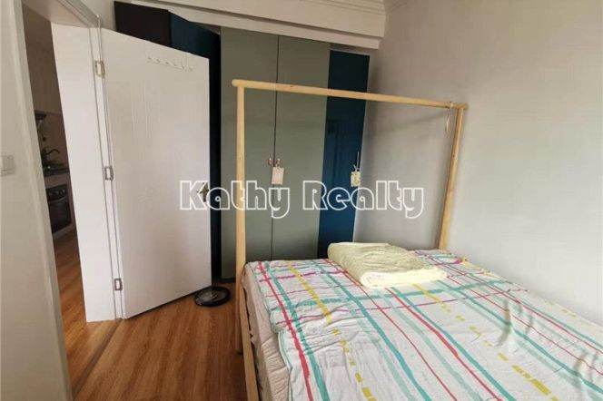Spacious 1BR APT Balcony Jiashan Rd Metro 7.6k