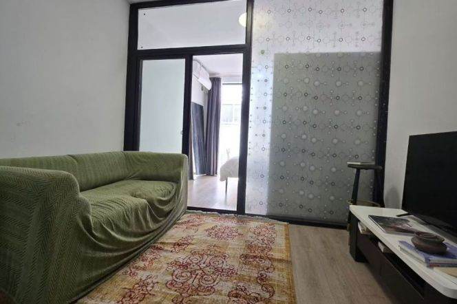 jiangsu rd station one bedroom