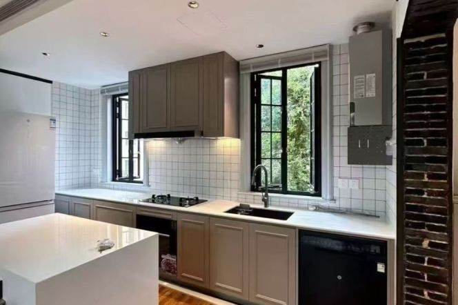 Beautiful windows 1br @Middle Huaihai Road,Line 1/7/10/12